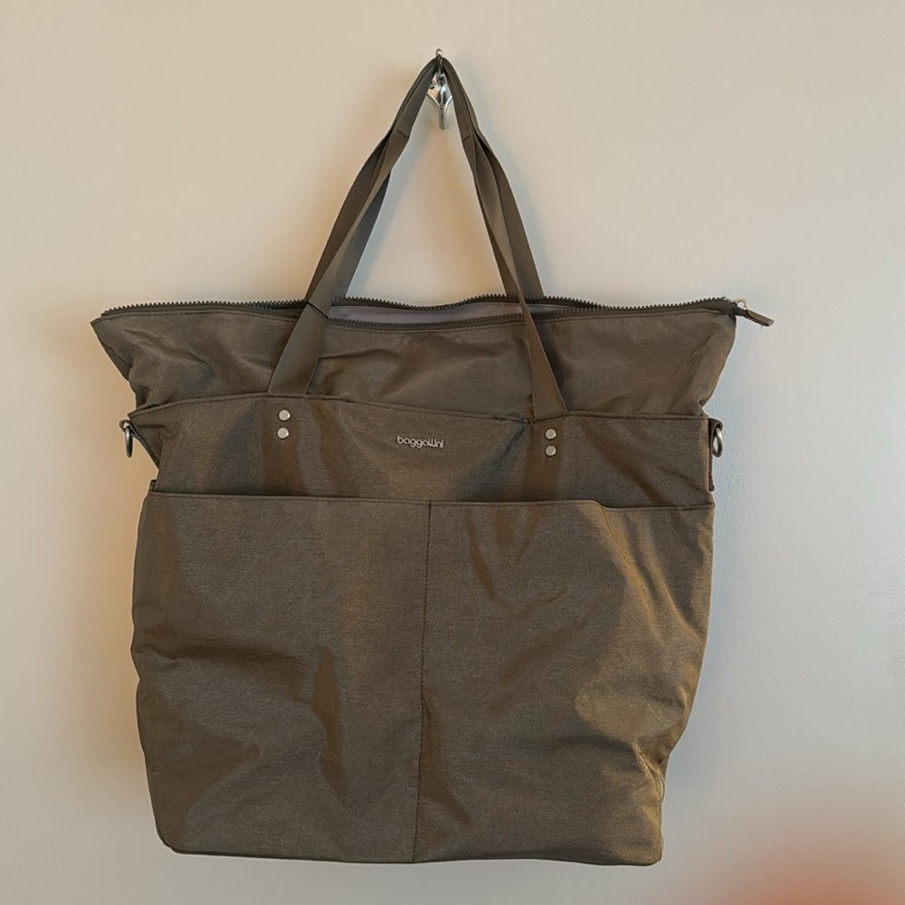 Brand New Baggalinni Travel Tote Carry On!